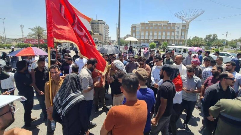 عشرات الخريجين يتظاهرون في النجف للمطالبة بوظائف