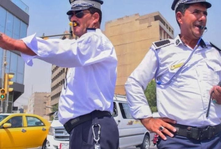 الداخلية توقف استخدام أجهزة الليزر لتنظيم المرور بعد تحذيرات من أضرارها البصرية