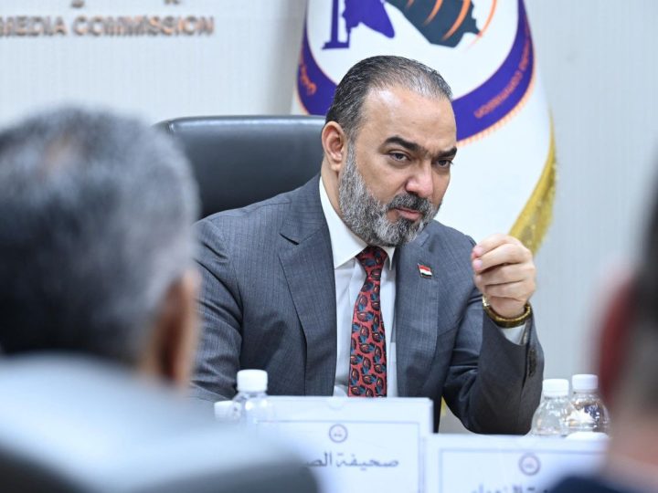 نوفل أبورغيف يلتقي برؤساء تحرير الصحف لتعزيز دعم الإعلام المطبوع في العراق