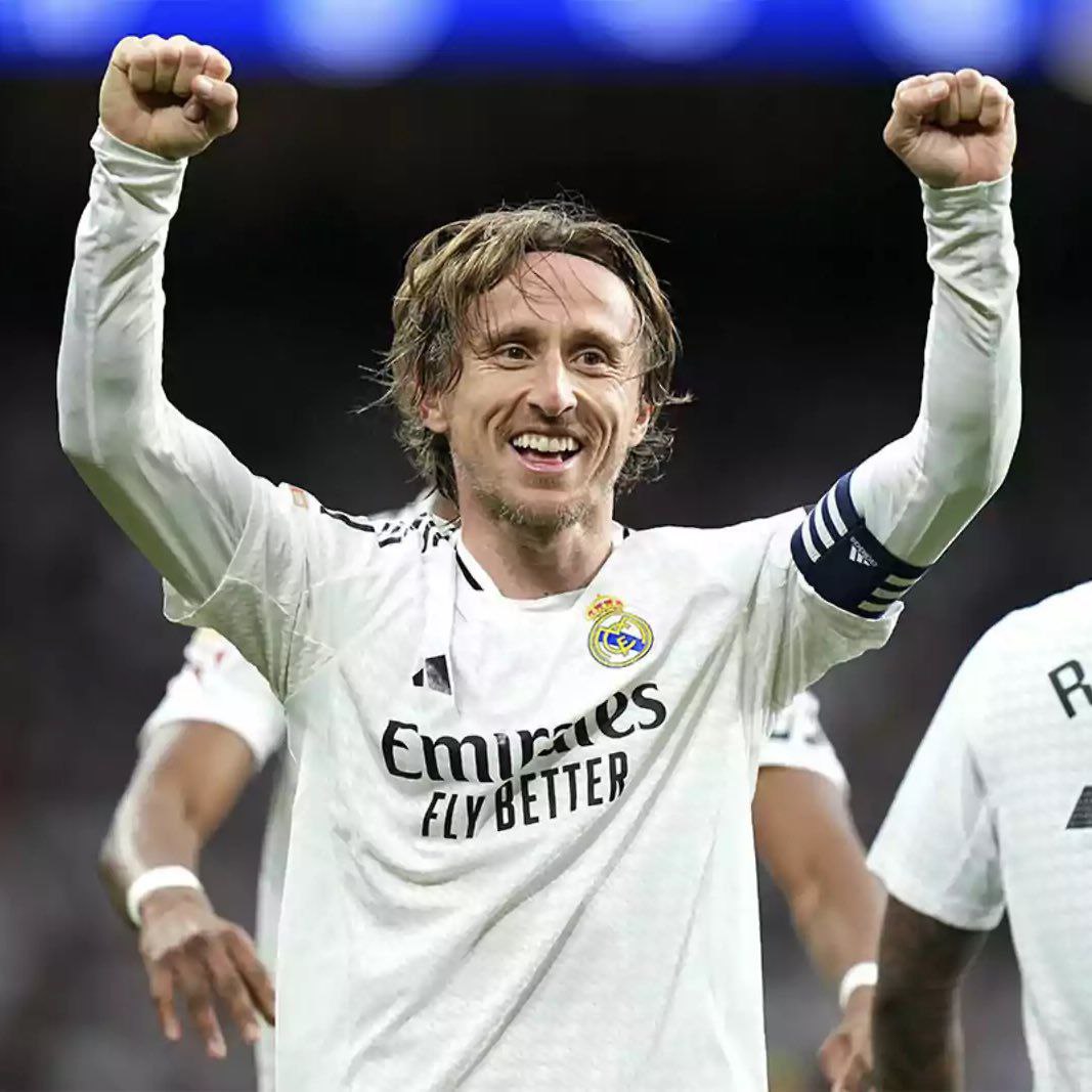 مودريتش مستمر في القلعة البيضاء حتى 2026 براتب أقل