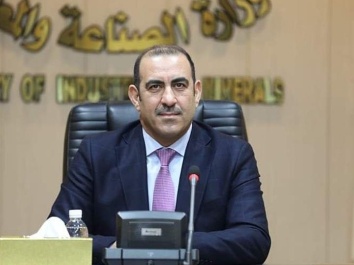 وزير الصناعة يزور بابل ويعلن دعم مشاريع السيارات والأنسجة