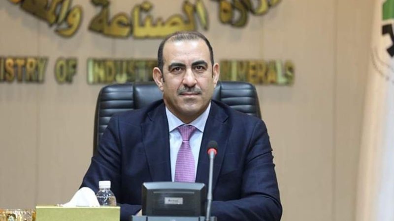وزير الصناعة يزور بابل ويعلن دعم مشاريع السيارات والأنسجة