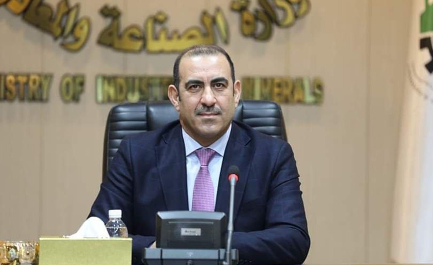 وزير الصناعة يزور بابل ويعلن دعم مشاريع السيارات والأنسجة