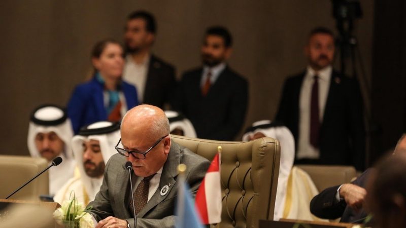 الرئيس الفلسطيني يترأس الوفد المشارك في القمة العربية ببغداد