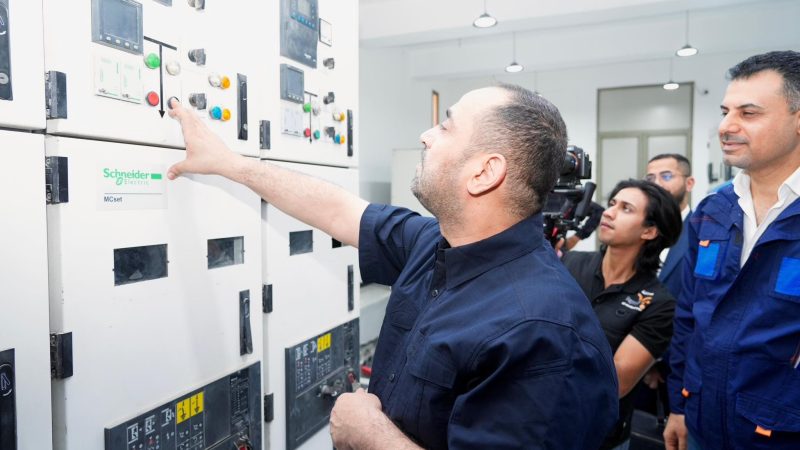 وزير الكهرباء يفتتح مشروعين جديدين لفك اختناقات الشبكة في البصرة