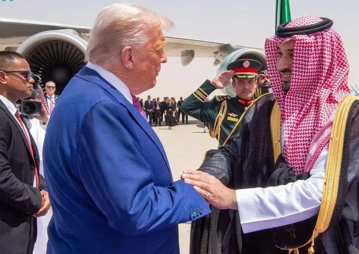 ترامب يصل السعودية.. صفقات تريليونية واستثمارات متبادلة