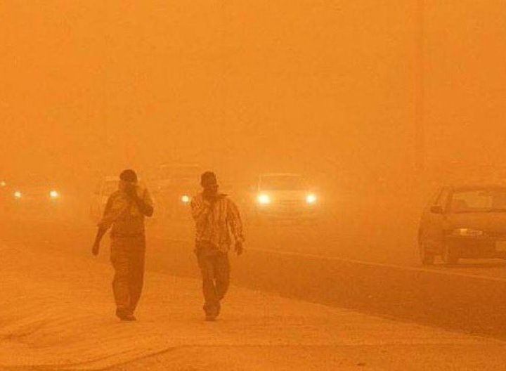 تحذير مروري للسائقين خلال موجة الغبار الكثيفة في العراق