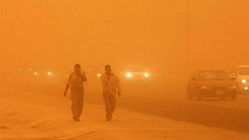 تحذير مروري للسائقين خلال موجة الغبار الكثيفة في العراق