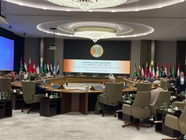 العراق يتسلم رئاسة القمة العربية من لبنان
