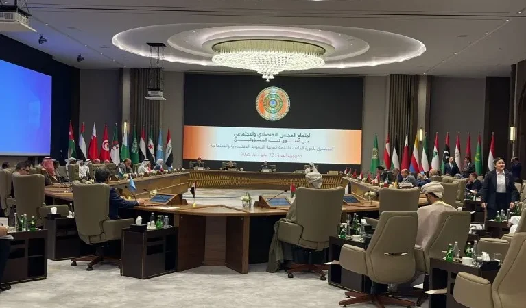 العراق يتسلم رئاسة القمة العربية من لبنان