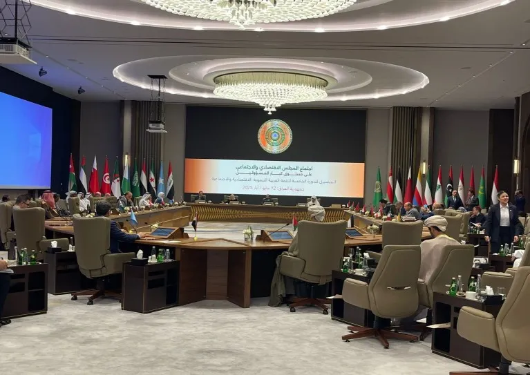 العراق يتسلم رئاسة القمة العربية من لبنان