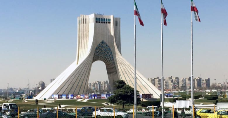 إيران تهاجم قرار ترامب بحظر السفر تصفه بالتمييز الديني