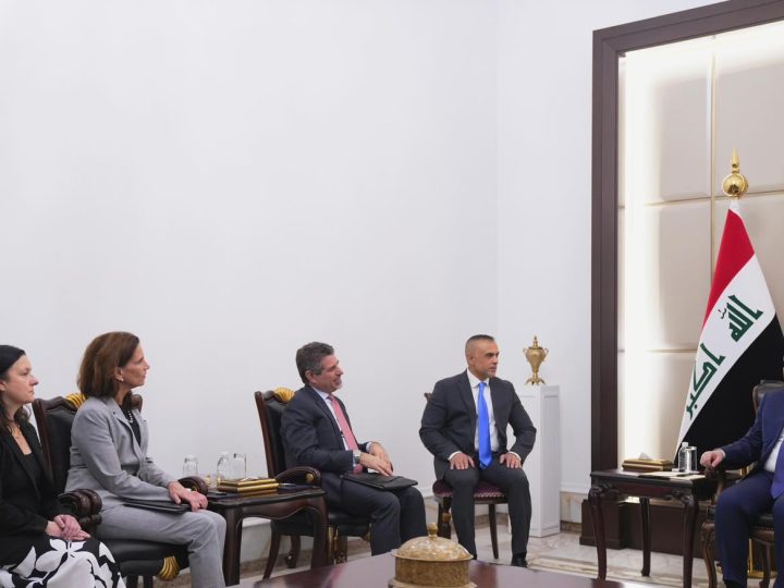 القائم بالأعمال الأميركي يشيد بالتنمية في العراق ويدعم تعزيز الشراكة