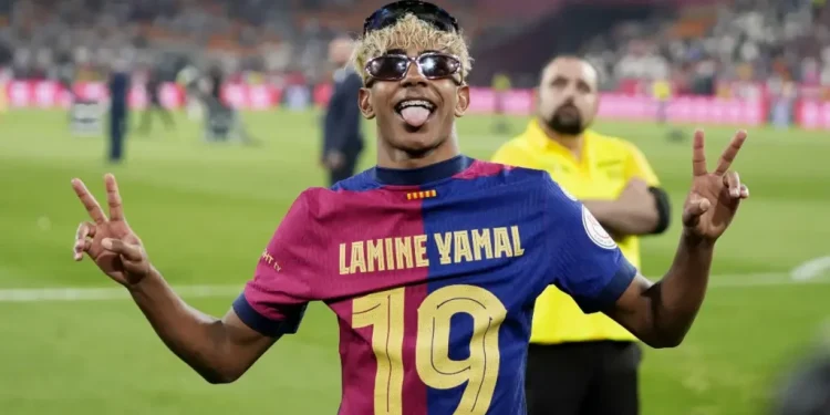 لامين جمال يُتوج بجائزة أفضل لاعب شاب في الليغا بعد موسم استثنائي مع برشلونة