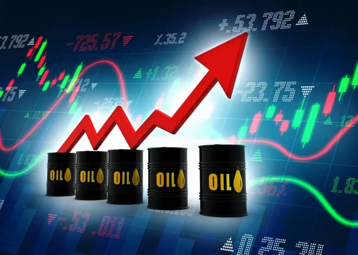 توترات إيران وحرائق كندا ترفع أسعار النفط