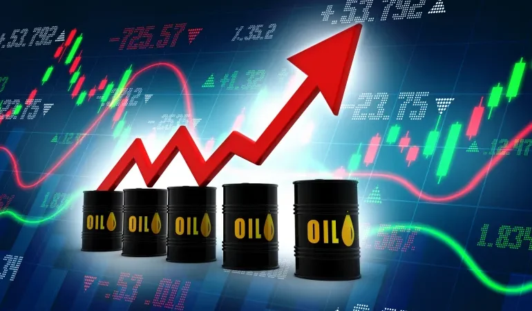 توترات إيران وحرائق كندا ترفع أسعار النفط