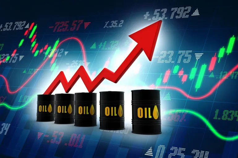 توترات إيران وحرائق كندا ترفع أسعار النفط