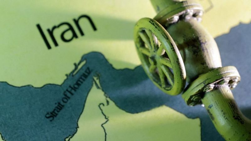 أسعار النفط تقفز بعد الضربات الأميركية على منشآت إيران النووية