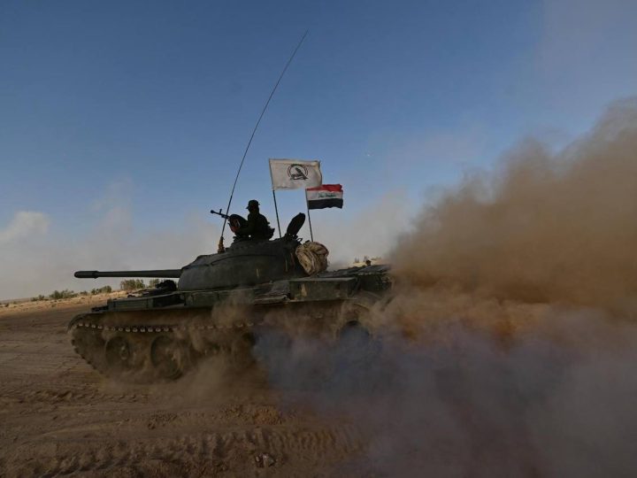 الحشد الشعبي ينفذ تمرينًا تعبويًا بالسلاح الحي في شرق الأنبار