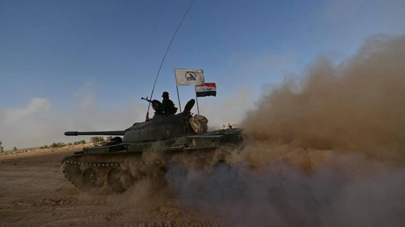 الحشد الشعبي ينفذ تمرينًا تعبويًا بالسلاح الحي في شرق الأنبار