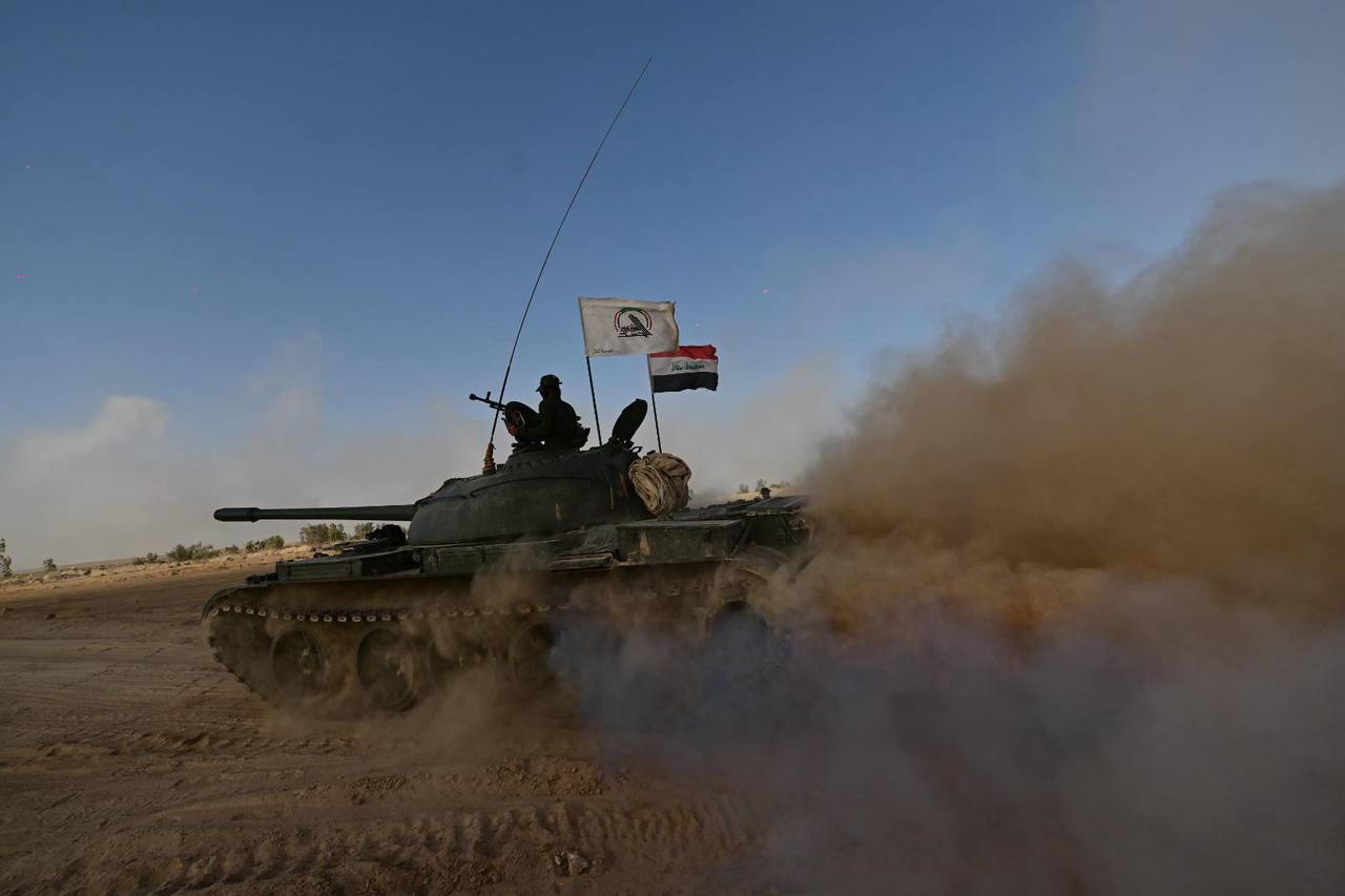 الحشد الشعبي ينفذ تمرينًا تعبويًا بالسلاح الحي في شرق الأنبار