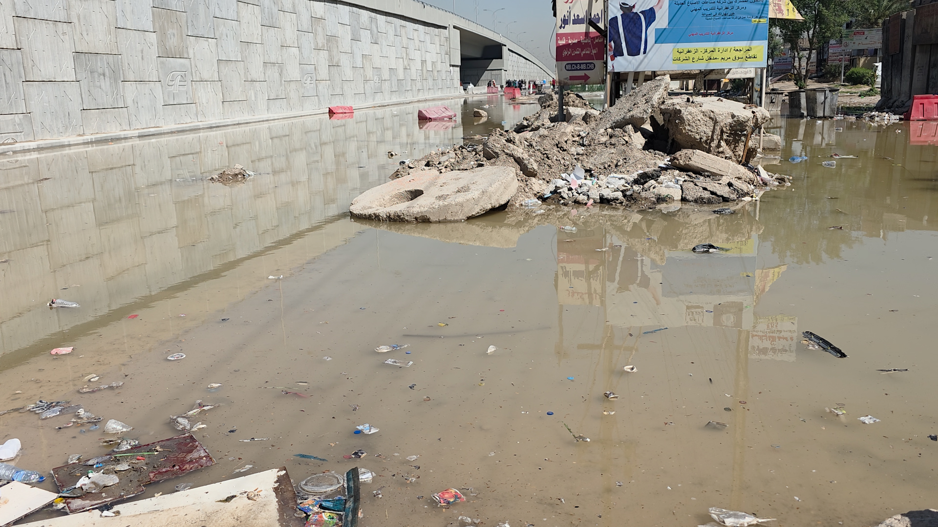 الخدمات النيابية: شركة “ستراكو” تجاهلت التحذيرات وأخلّت بمعايير الجودة في مجسر الزعفرانية