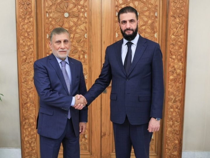 الشرع يستقبل عزت الشابندر في قصر الشعب