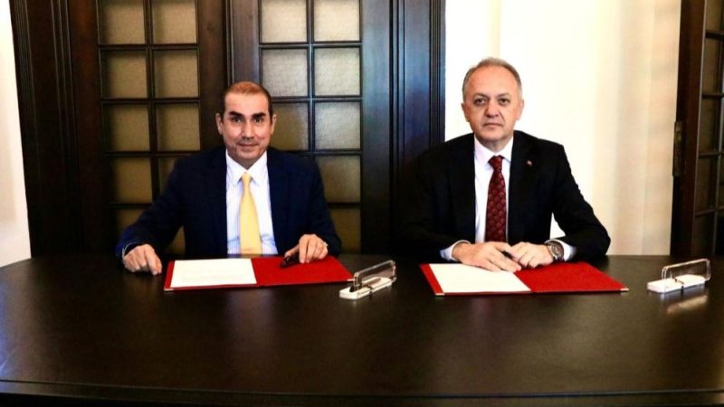 العراق يتسلم ستة ألواح طينيّة أثريّة من تركيا