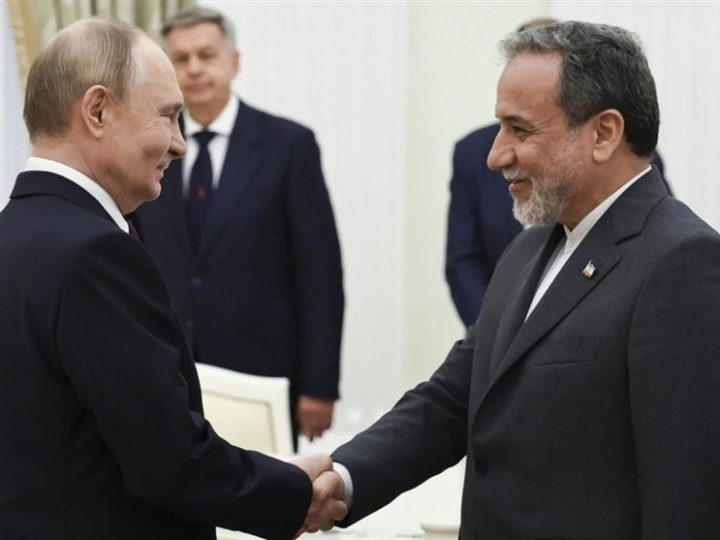 صحيفة إيرانية: عراقجي نقل رسالة عتب من خامنئي إلى بوتين