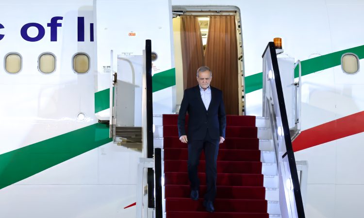 بزشکیان: قمة “إيكو” فرصة لتعزيز التعاون الإقليمي بين الدول العشر الأعضاء
