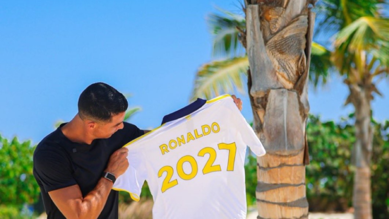 الأصفر يغزو 70 دولة.. النصر السعودي يحقق مبلغا خرافيا بسبب قمصان رونالدو