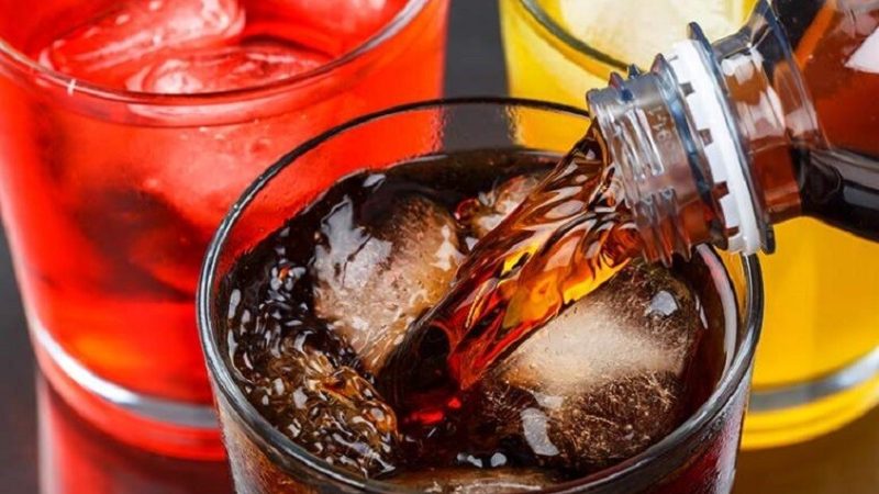 لماذا تزيد الكولا من خطر الإصابة بحصى الكلى؟