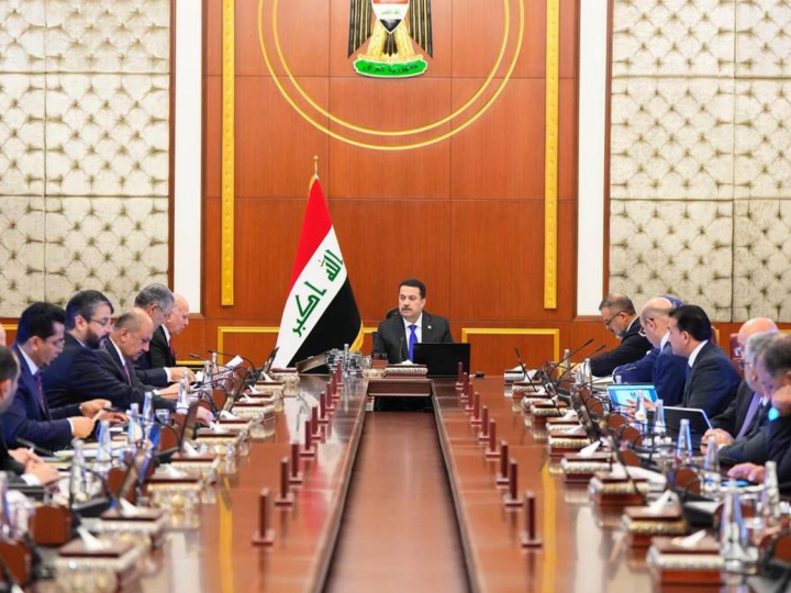 مجلس الوزراء يوجه بمعالجة تذبذب الكهرباء ويخصص 18 مليار دينار لمياه الجنوب