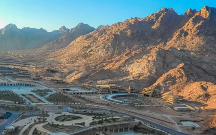 مصر تعيد فتح وديان تاريخية بسيناء أمام السائحين بعد توقف 10 سنوات