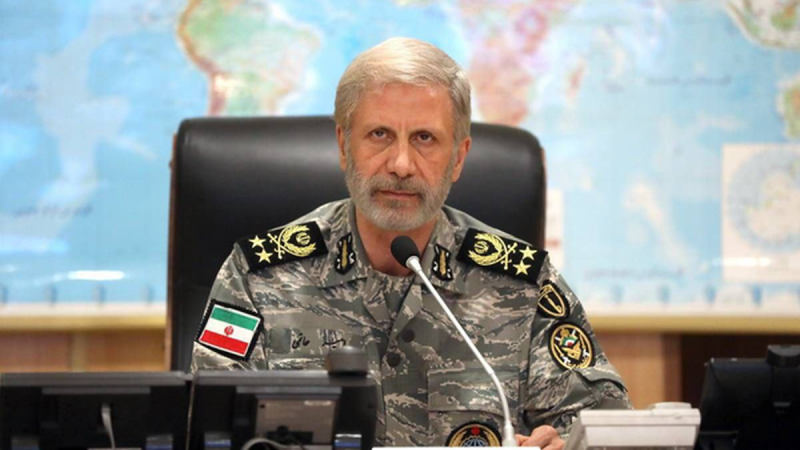 قائد الجيش الإيراني: لا يجب الاستهانة بالعدو أو اعتبار تهديده منتهياً