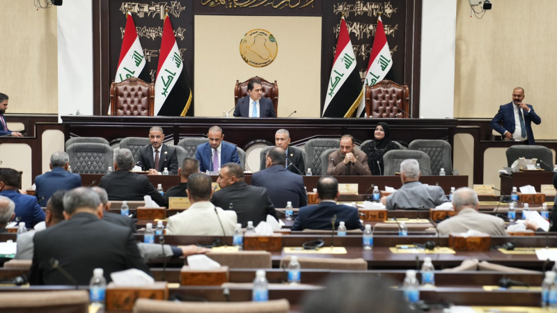 المندلاوي يوجه بنشر اسماء النواب المتغيبين وقطع مليون من رواتبهم