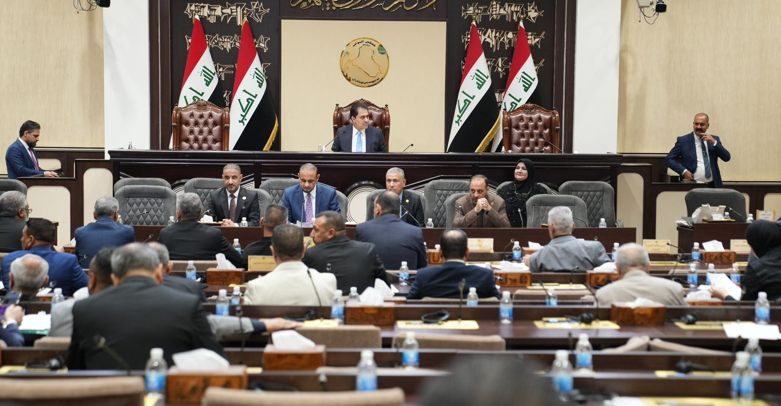 المندلاوي يوجه بنشر اسماء النواب المتغيبين وقطع مليون من رواتبهم