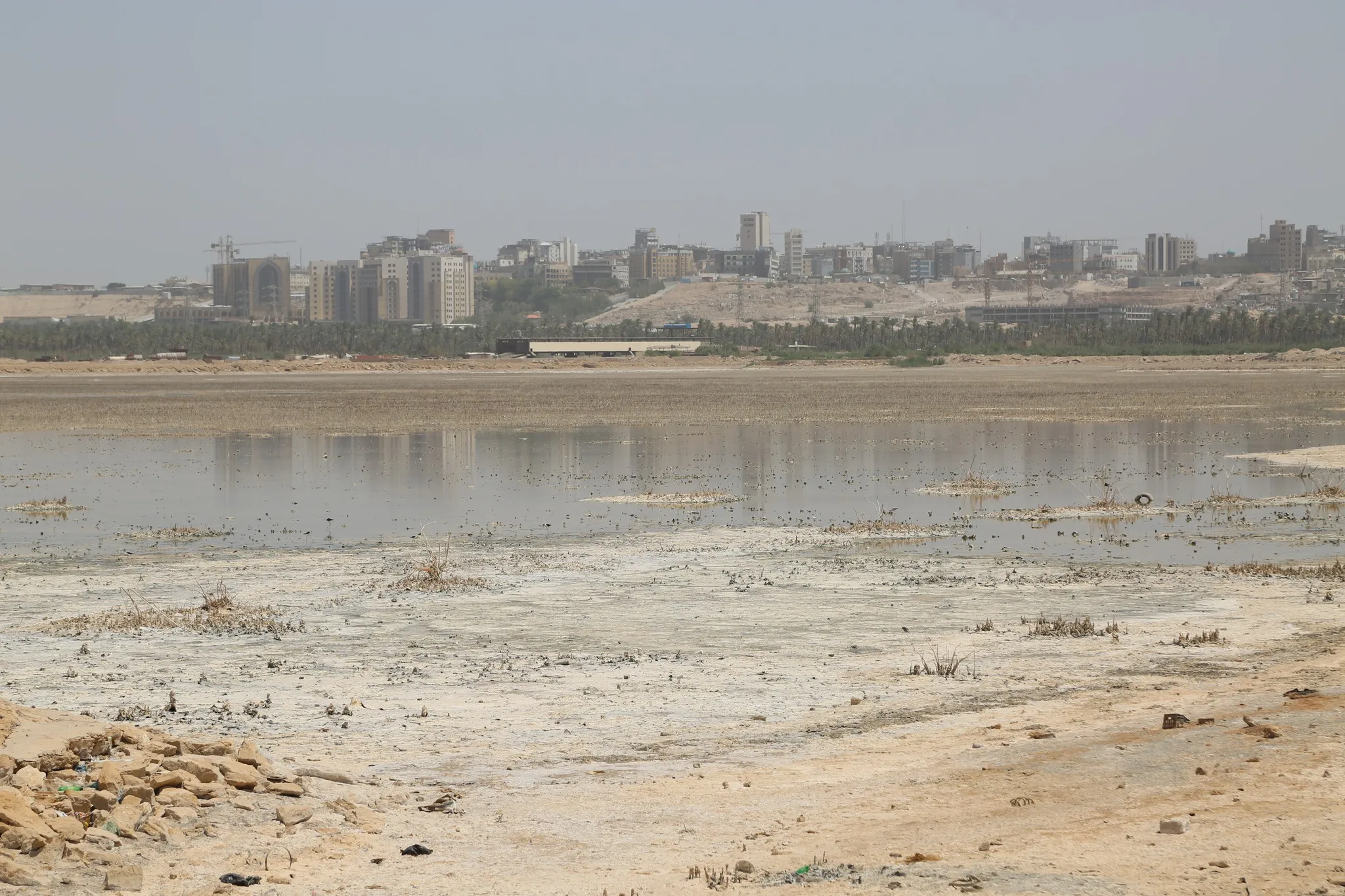 الجفاف يضرب بحر النجف الأشرف