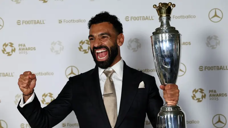 صلاح يكتب التاريخ.. أول لاعب يفوز بجائزة الأفضل 3 مرات