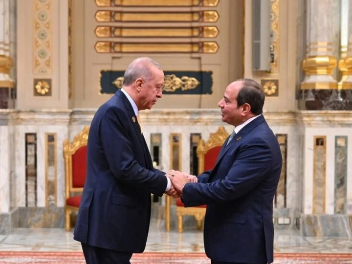 مصر وتركيا توقعان اتفاقا يزيد من مخاوف إسرائيل