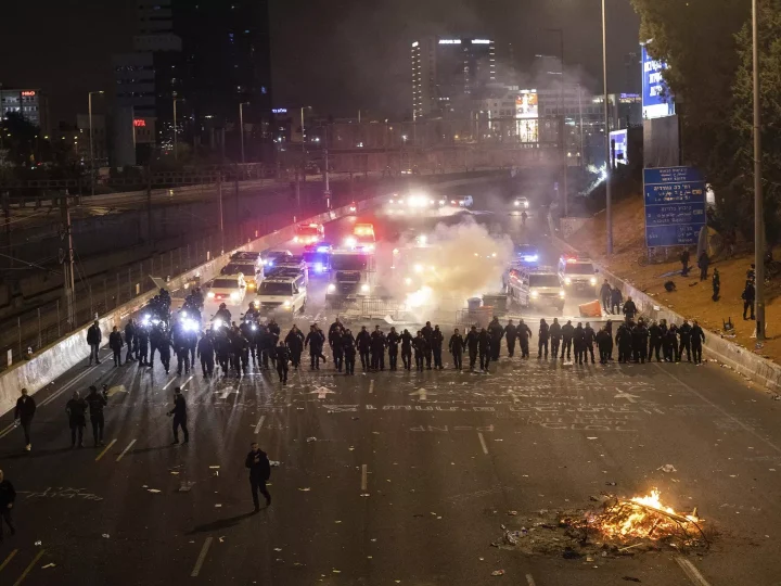 مئات آلاف الإسرائيليين يتظاهرون للمطالبة بوقف الحرب وإعادة الأسرى