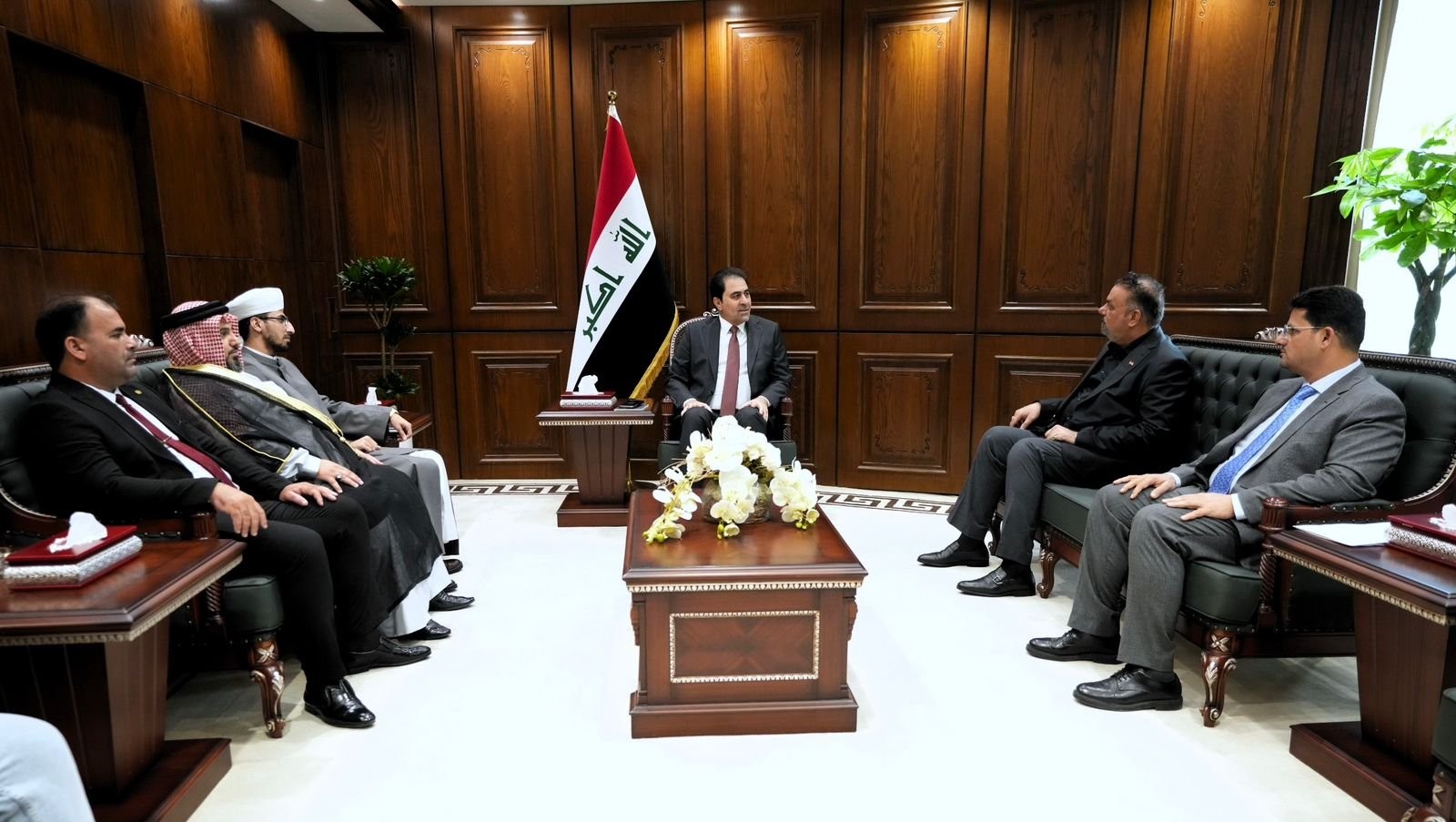 رئاسة البرلمان تؤكد أهمية أن تأخذ المؤسسات الدينية دورها في نبذ التطرف والتشدد