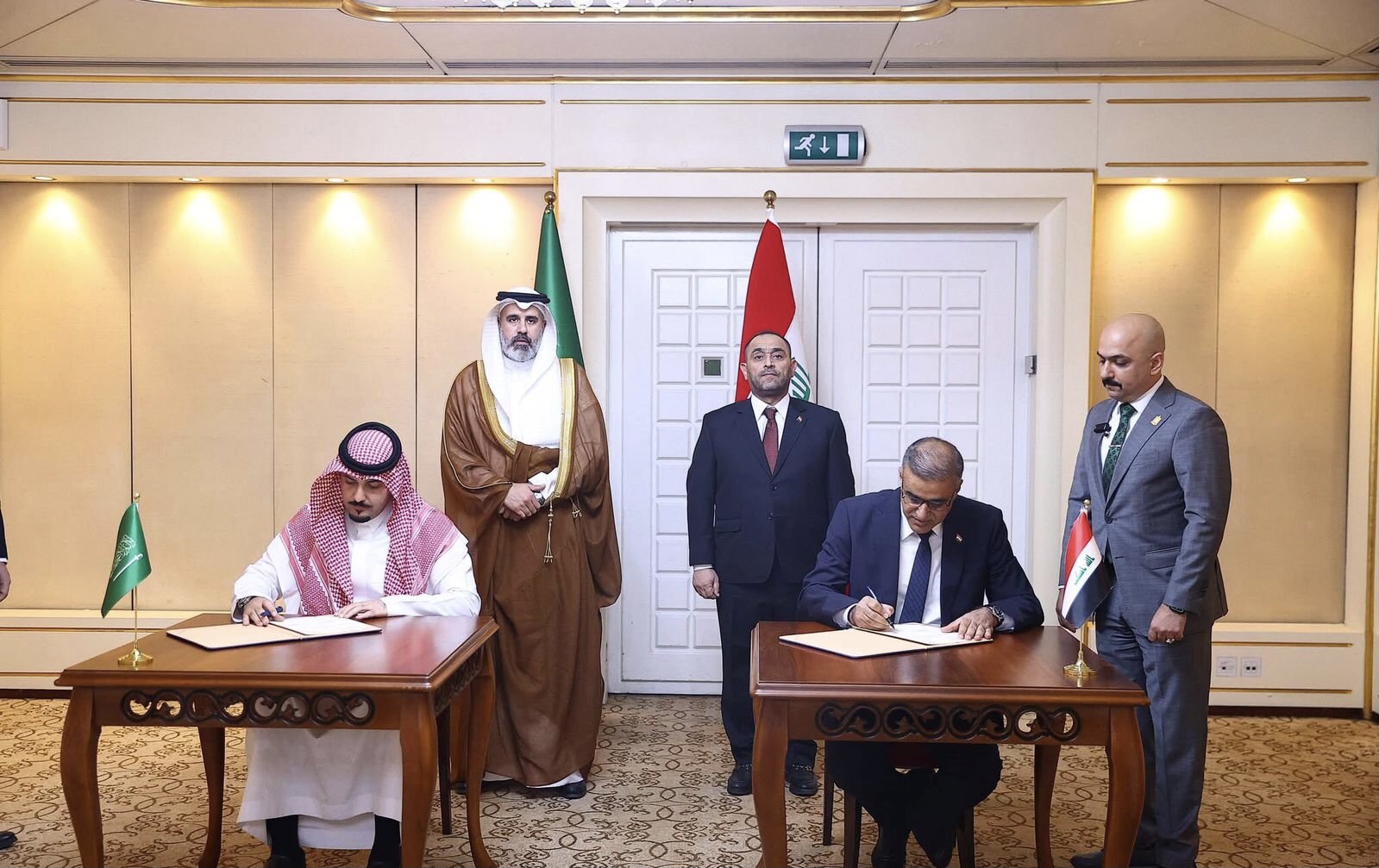 العراق والسعودية يوقعان مذكرة تعاون لتعزيز كفاءة محطات الطاقة الكهربائية