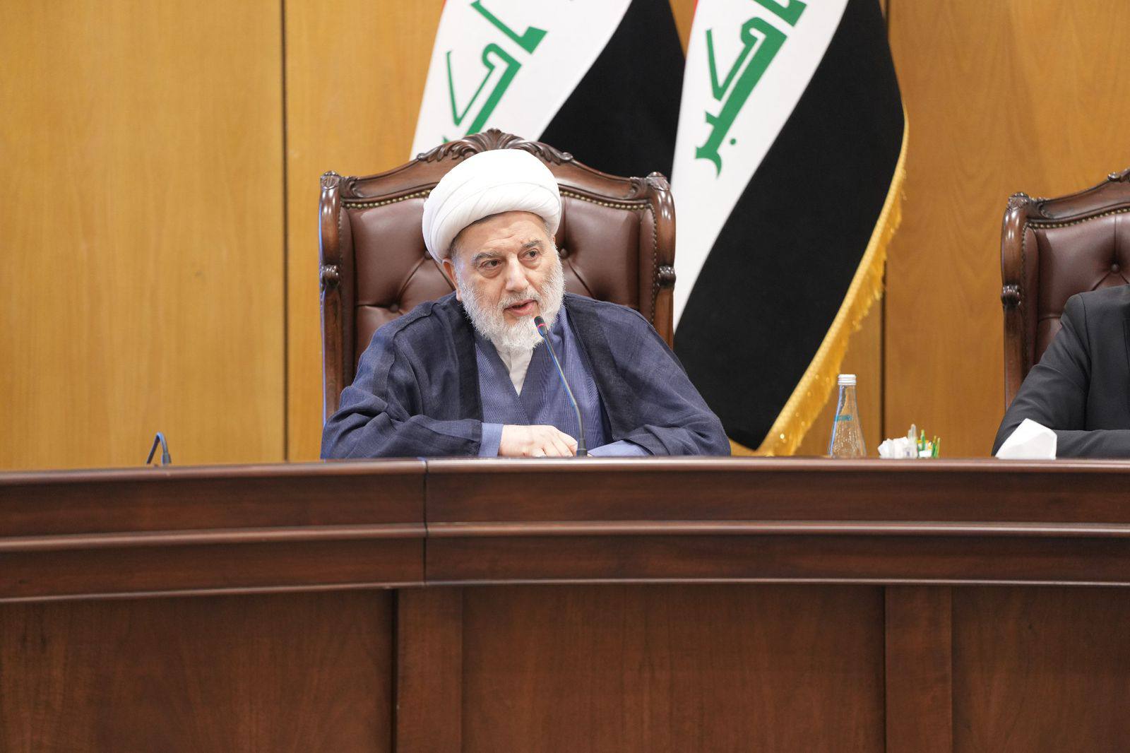 الشيخ حمودي: الدستور قطع طريق التفرد بالسلطة وحصر اختيار الحكومة بيد الشعب