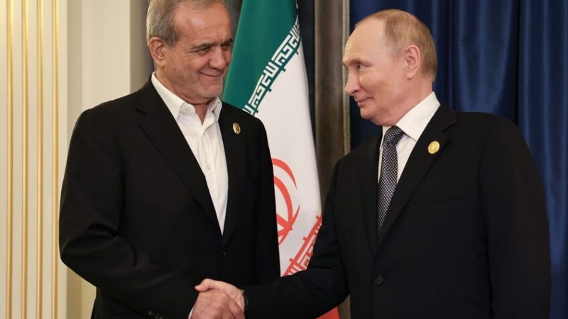 بزشكيان: التعاون الإيراني الروسي يثبت انتهاء عصر الهيمنة الأحادية في العالم