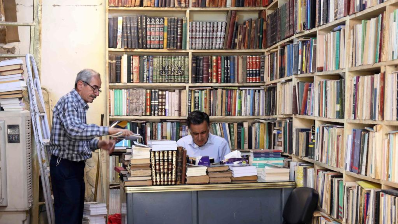 الحكومة تقرر تخفيض الرسم الكمركي عن الكتب المستوردة
