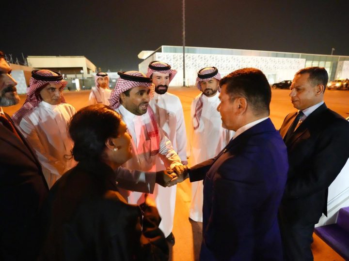 السعودية تسلم عراقيين محتجزين لديها ونقلهم بطائرة خاصة الى بغداد