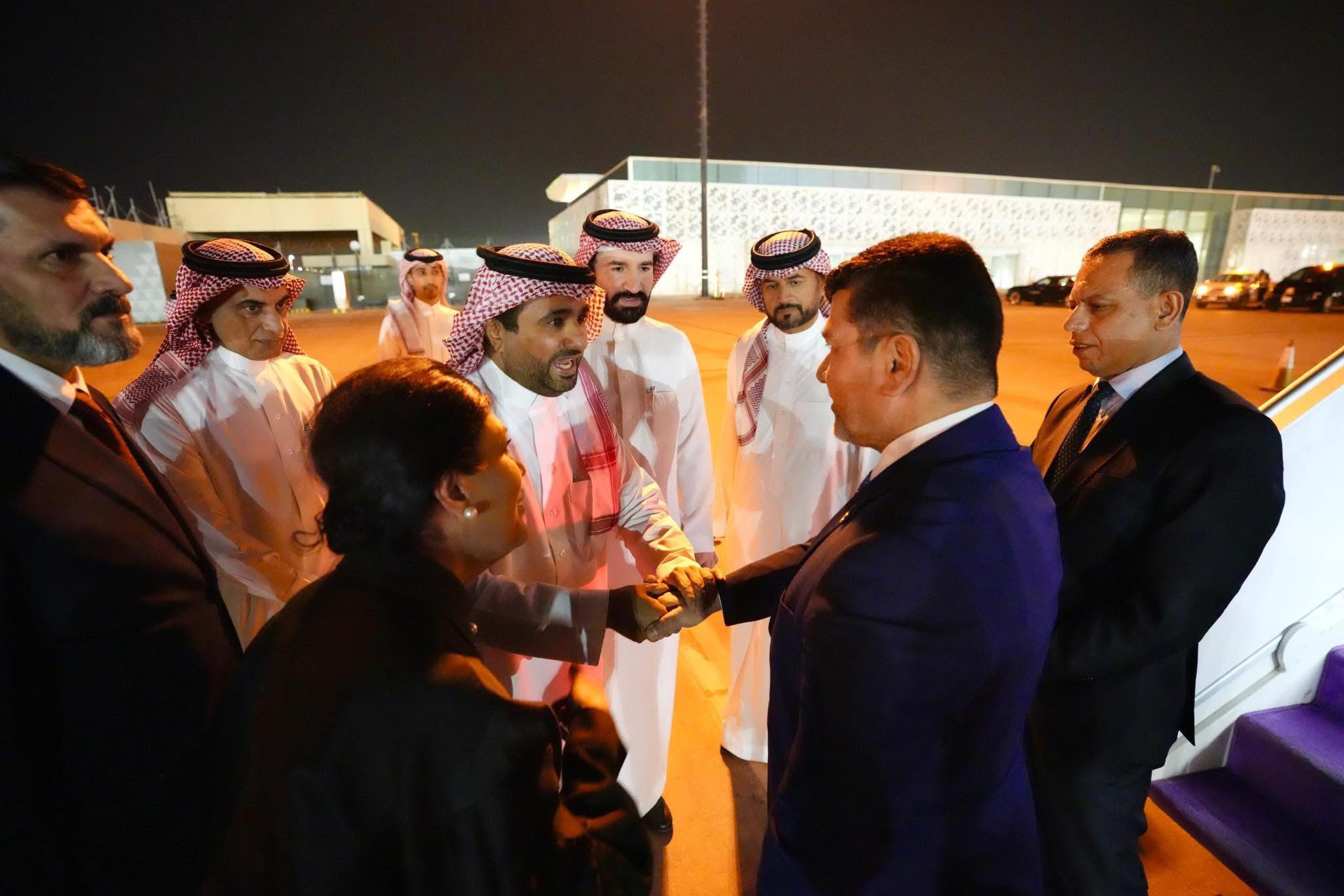السعودية تسلم عراقيين محتجزين لديها ونقلهم بطائرة خاصة الى بغداد