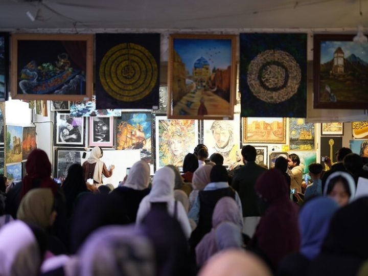 أفغانستان تحظر التدريس بكتب ألفتها النساء !