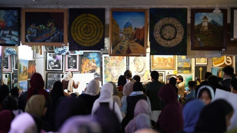 أفغانستان تحظر التدريس بكتب ألفتها النساء !